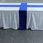 Mesa rectangular 10p + mantel + faldin + camino azul