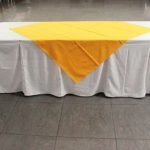 Mesa rectangular 10p + mantel + faldin + carpeta amarillo